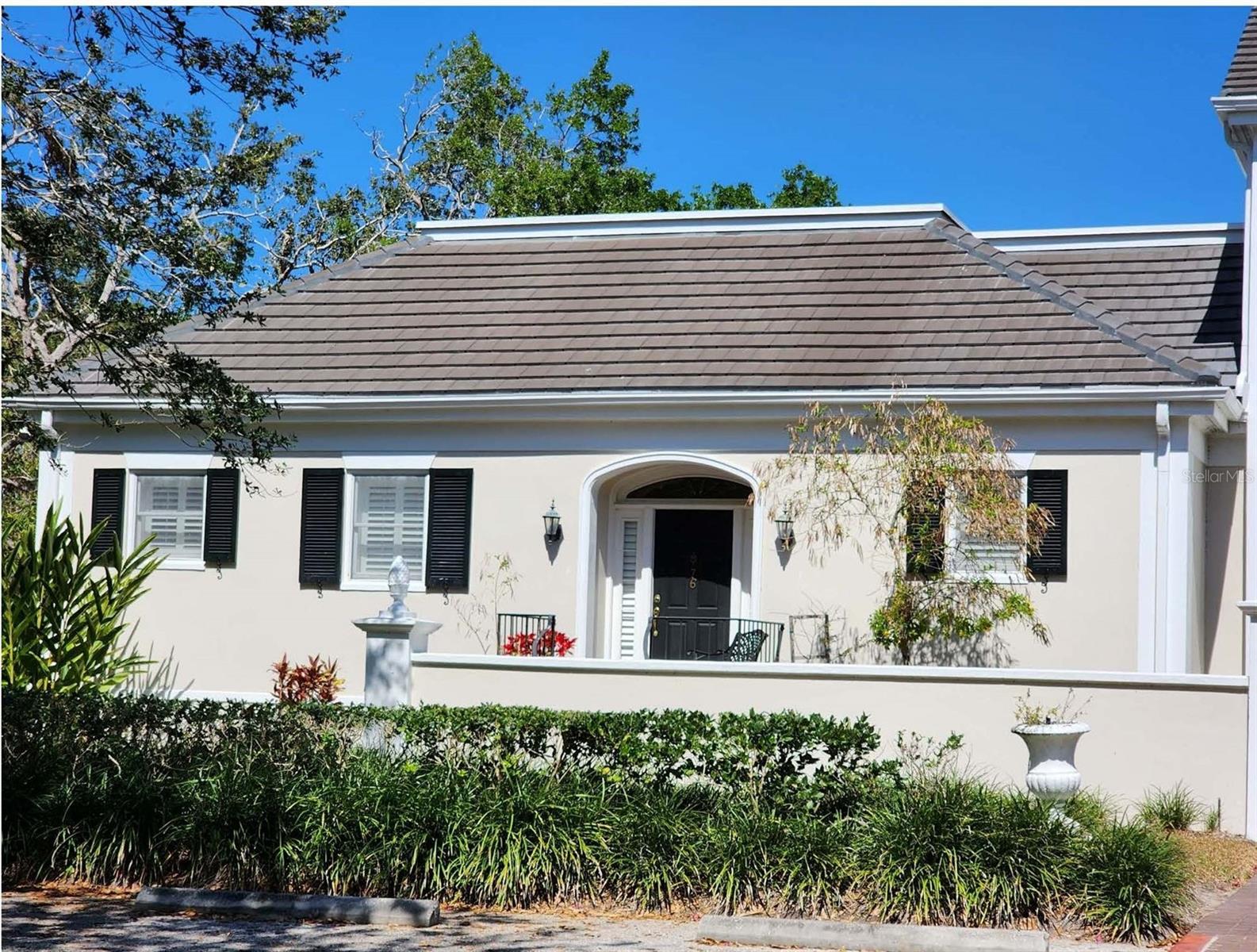 Date Available 5/15//25 end of lease 10/30/25 Luxury turnkey furnished Georgian Style Villa in beautiful, secure, gated Oaks Preserve within The Oaks Club in Osprey FL. Nestled among the live oaks and palms and native vegetation with lovely flowering annuals and perennials, this villa is one of twelve townhome and villa condominium units of the Bishopscourt Townhomes. Both en-suite bedrooms are separated by the living/dining room with wet bar and wine/beverage cooler. Bishopscourt community pool & clubhouse is a few steps thru the woods across the street. Both buildings just painted and new roofs in place. This quiet and convenient community has 24 hour attended gate, secure walking and close proximity to the Legacy Trail for cycling to either Sarasota or Venice. Siesta Key and Casey Key/Nokomis Beaches are 15 min. drive. Publix, Target, Walmart, Lowes, Fitness Centers within 3 minutes. 1-75 is 12 minutes away.