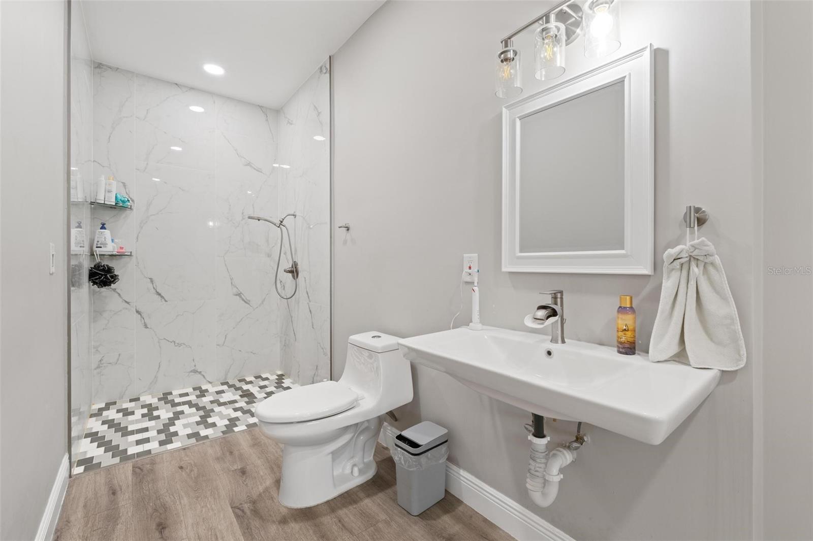 TWIN ACRES 154-15 B - Residential