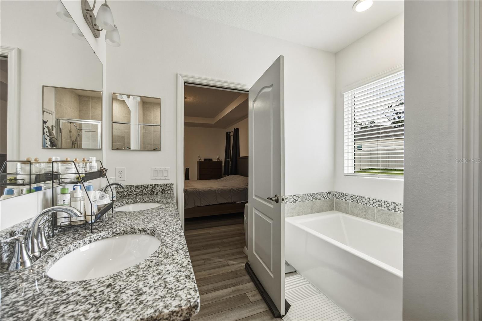 OAK PARK PH 1 PB 36 PG 78 - Residential