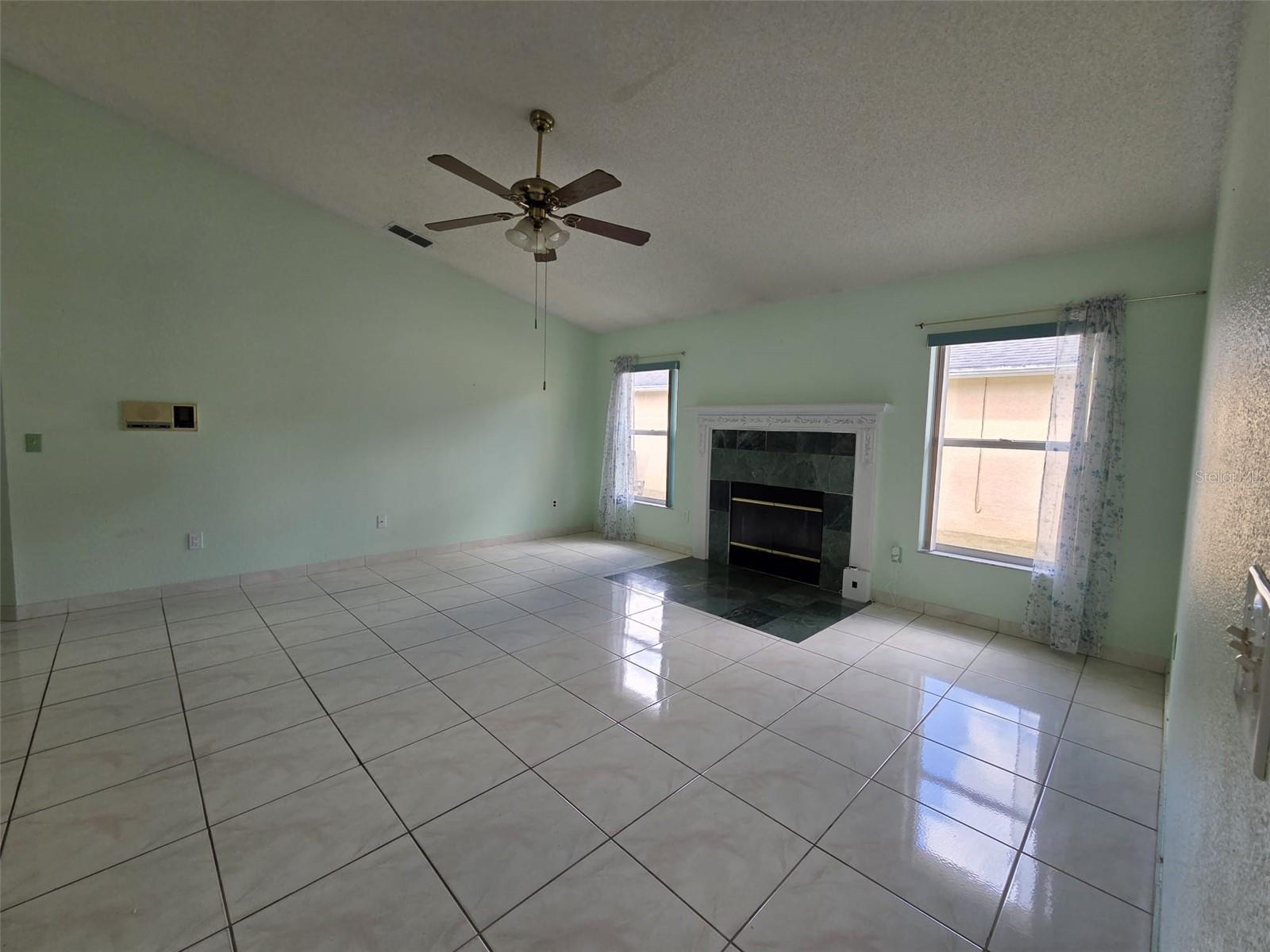 TWIN RIVERS SEC 4 UNIT 1 - Residential