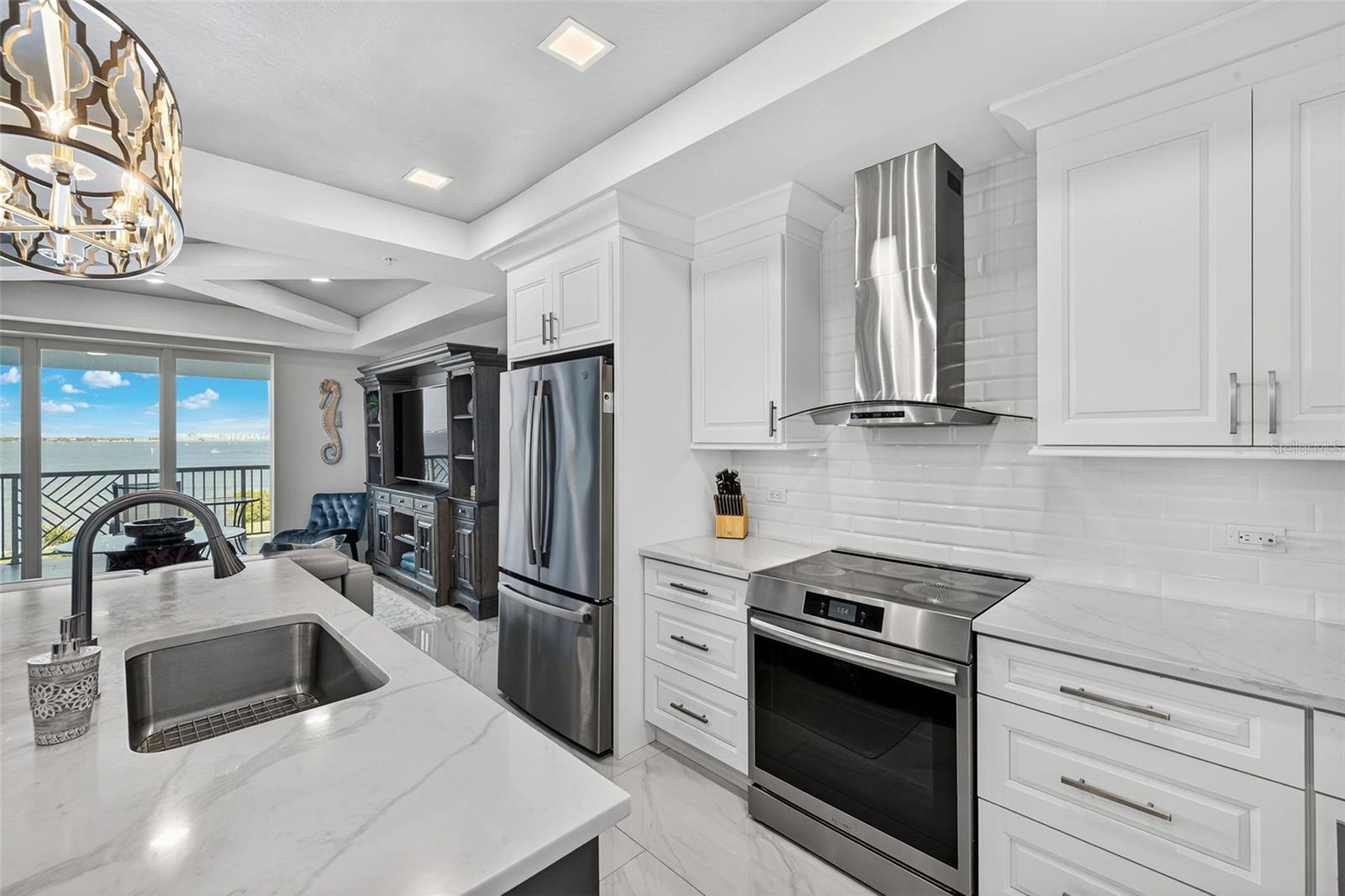 PARADISE POINTE/CHARLOTTE HARB - Residential