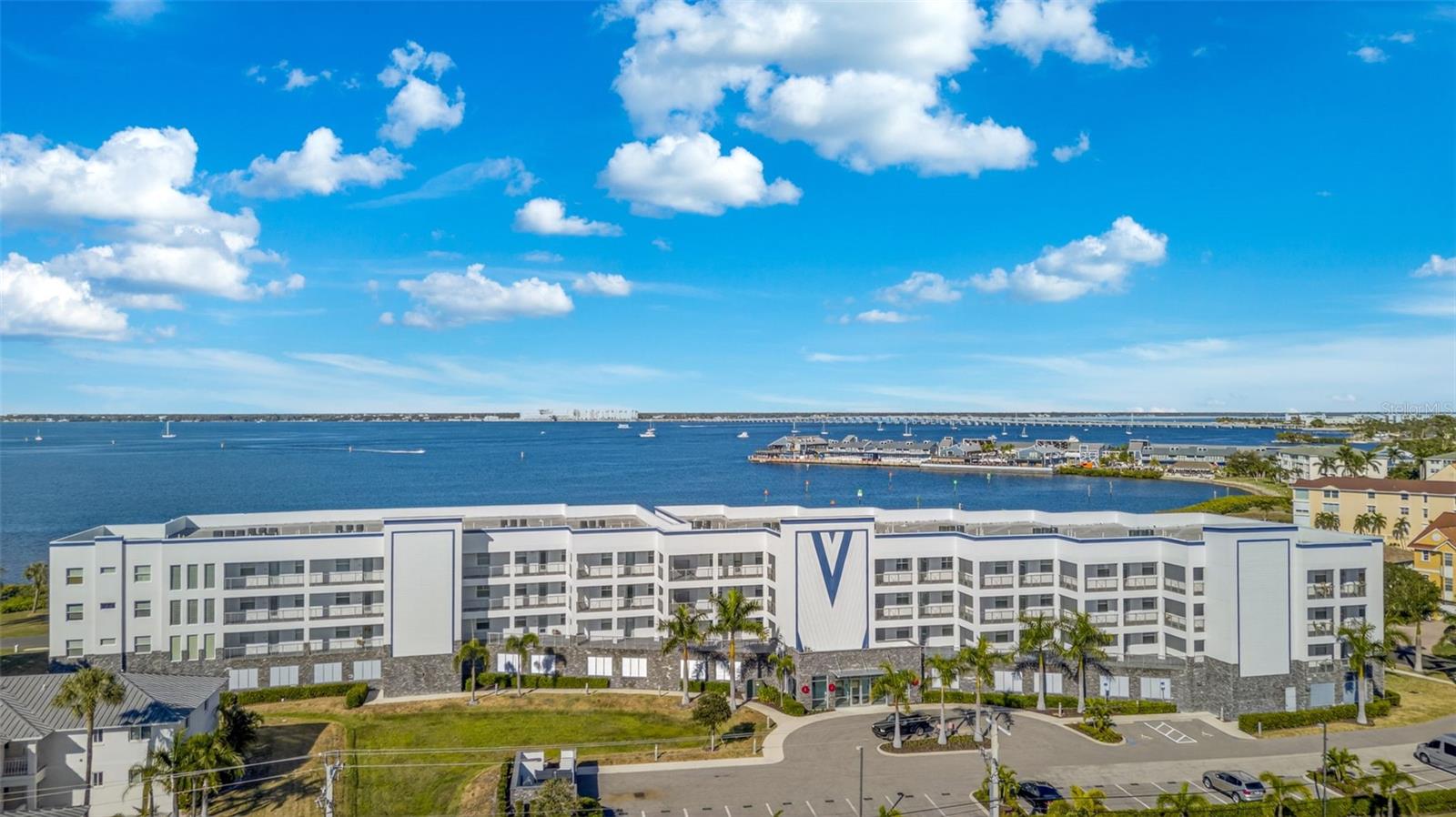 PARADISE POINTE/CHARLOTTE HARB - Residential