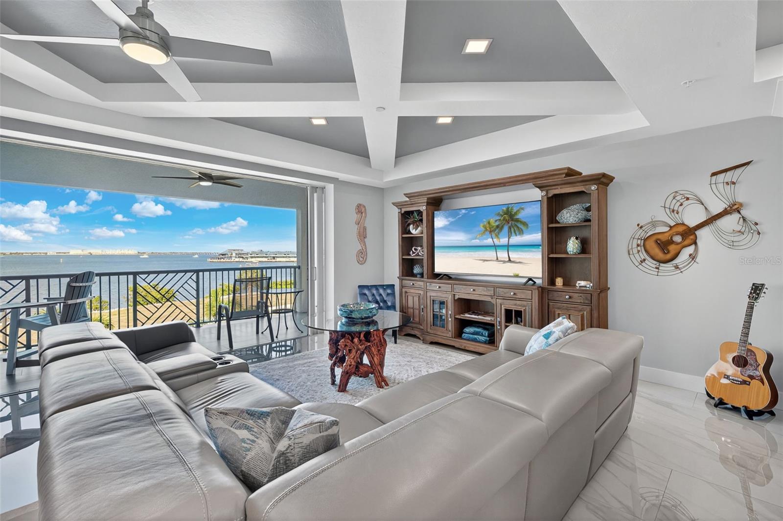 PARADISE POINTE/CHARLOTTE HARB - Residential