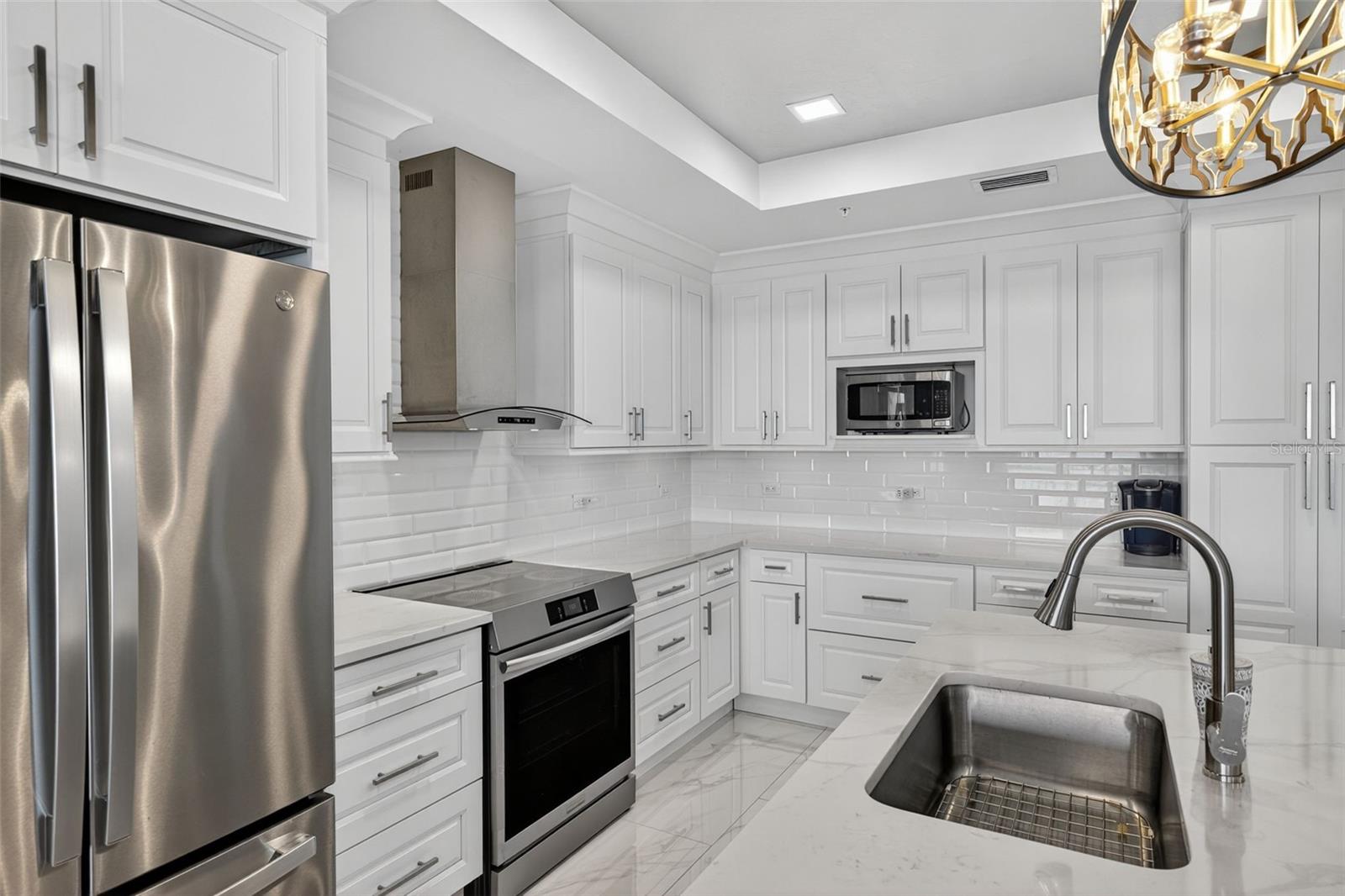 PARADISE POINTE/CHARLOTTE HARB - Residential