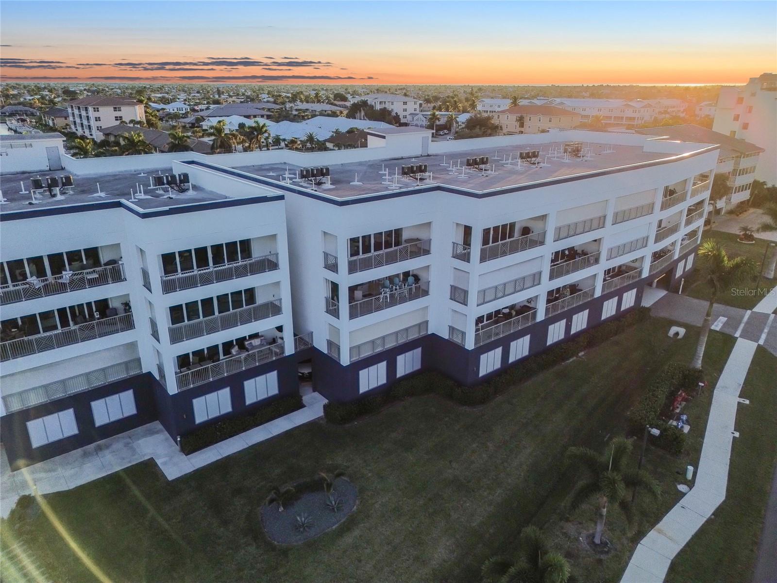 PARADISE POINTE/CHARLOTTE HARB - Residential