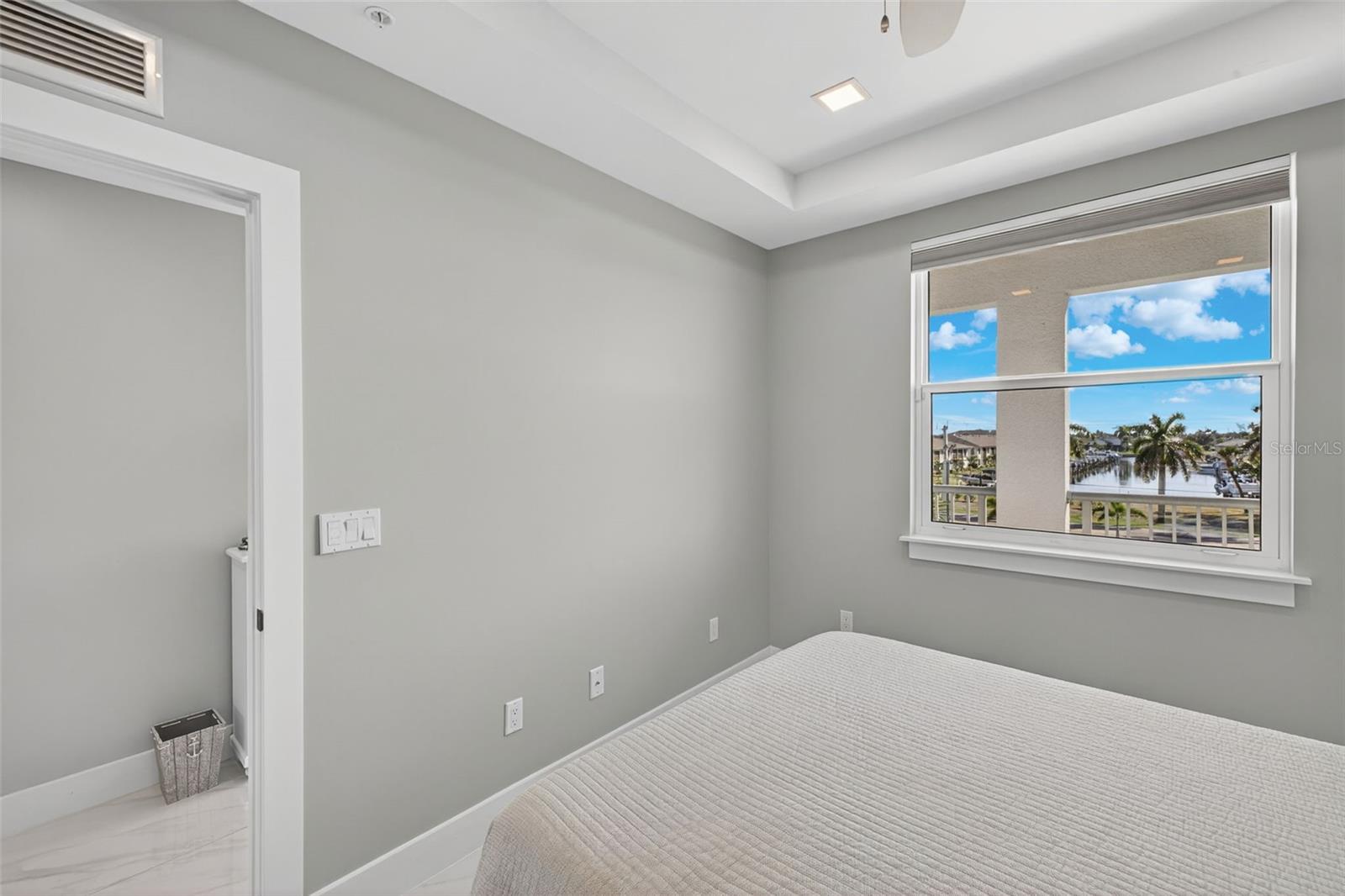 PARADISE POINTE/CHARLOTTE HARB - Residential