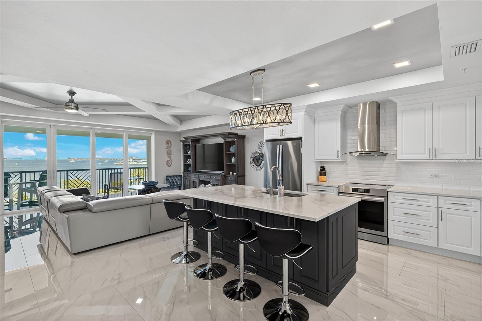 PARADISE POINTE/CHARLOTTE HARB - Residential