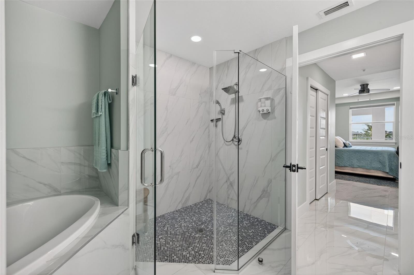 PARADISE POINTE/CHARLOTTE HARB - Residential