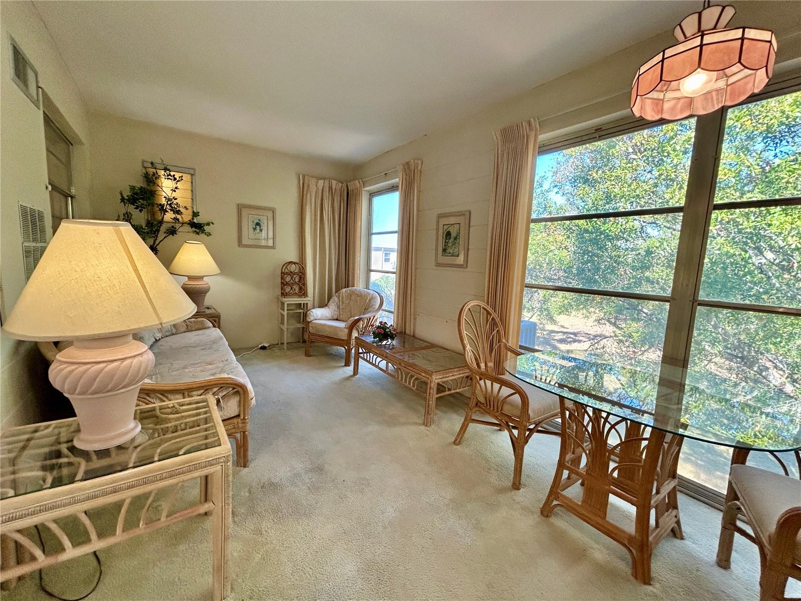 ON TOP OF THE WORLD - Residential