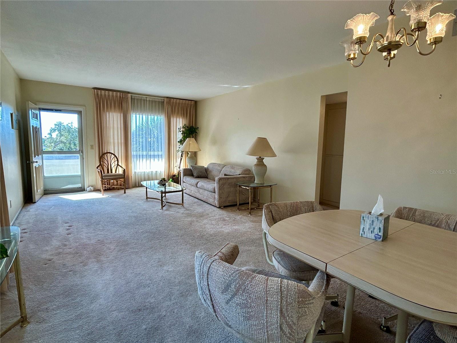 ON TOP OF THE WORLD - Residential