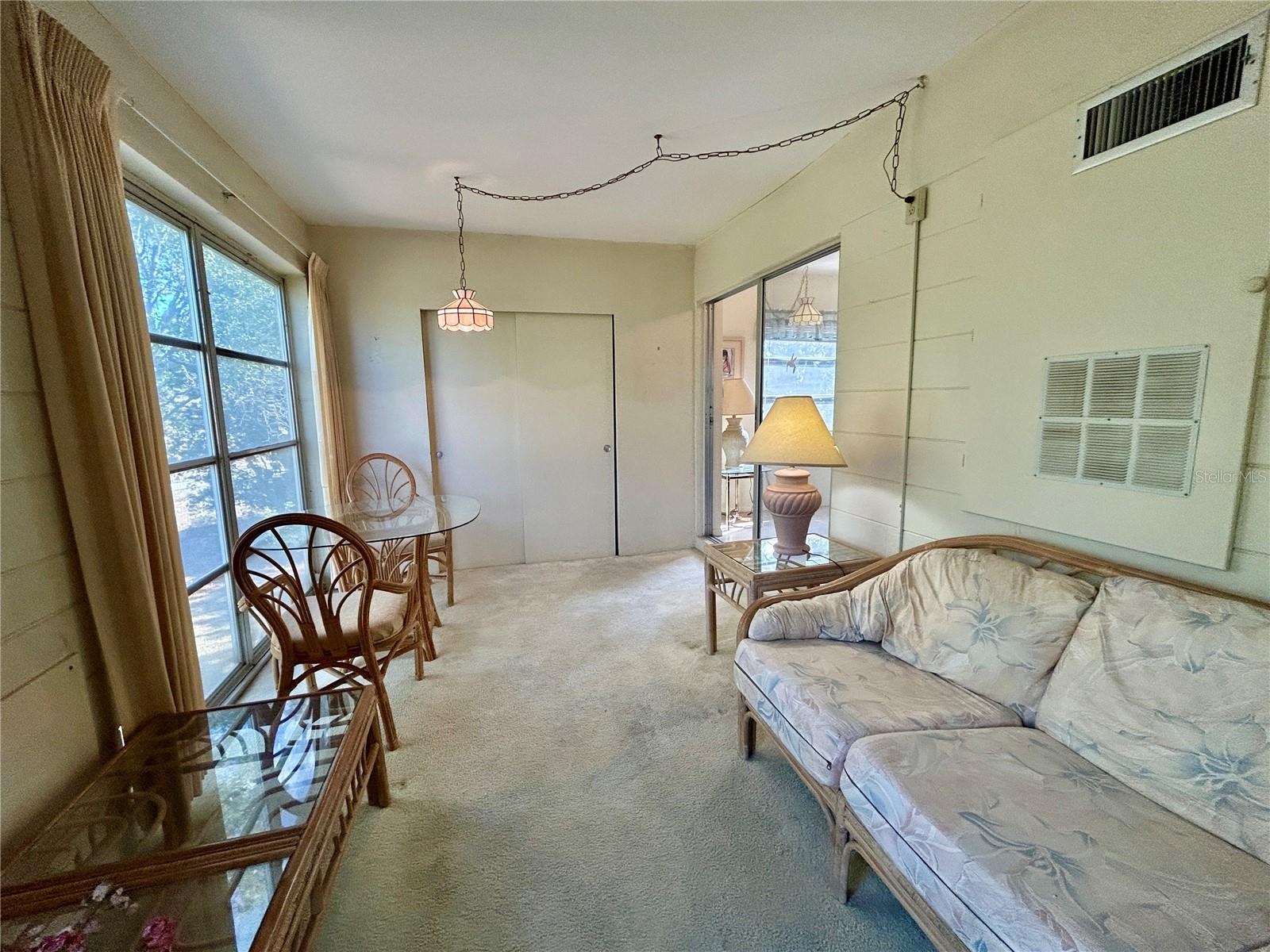 ON TOP OF THE WORLD - Residential