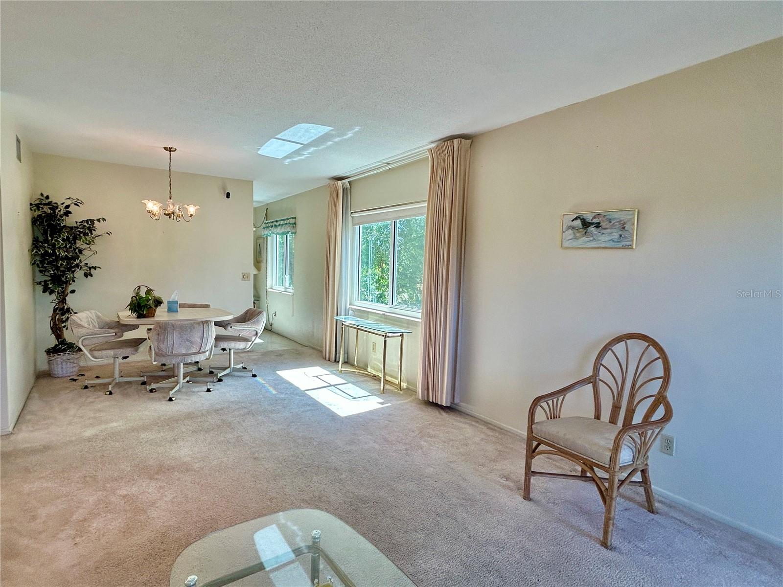 2464 AUSTRALIA WAY E 78