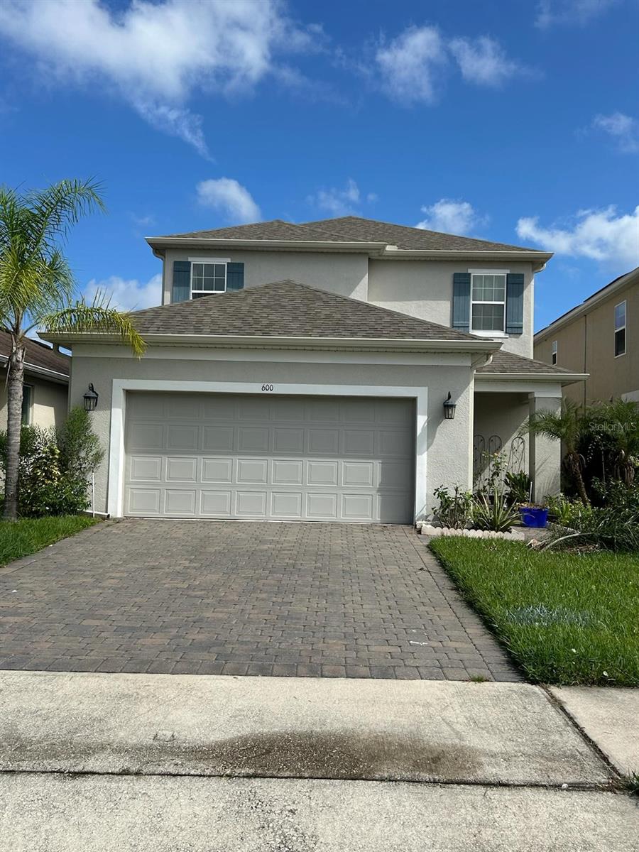 A beautiful home with open floor plan having 4 bedrooms and 3.5 baths. Master bedroom suite with walk-in closet is conveniently located on the first floor along with dining room, living room kitchen, laundry room, half bath and Den. 2nd floor have 3 more bedrooms, two full bathrooms and a loft. Nice outside lanai. washer and dryer included! "A" rated in Seminole County!. Close to shopping, dining, entertainment and easy access to toll roads. Just minutes away from I-4 and SR 417