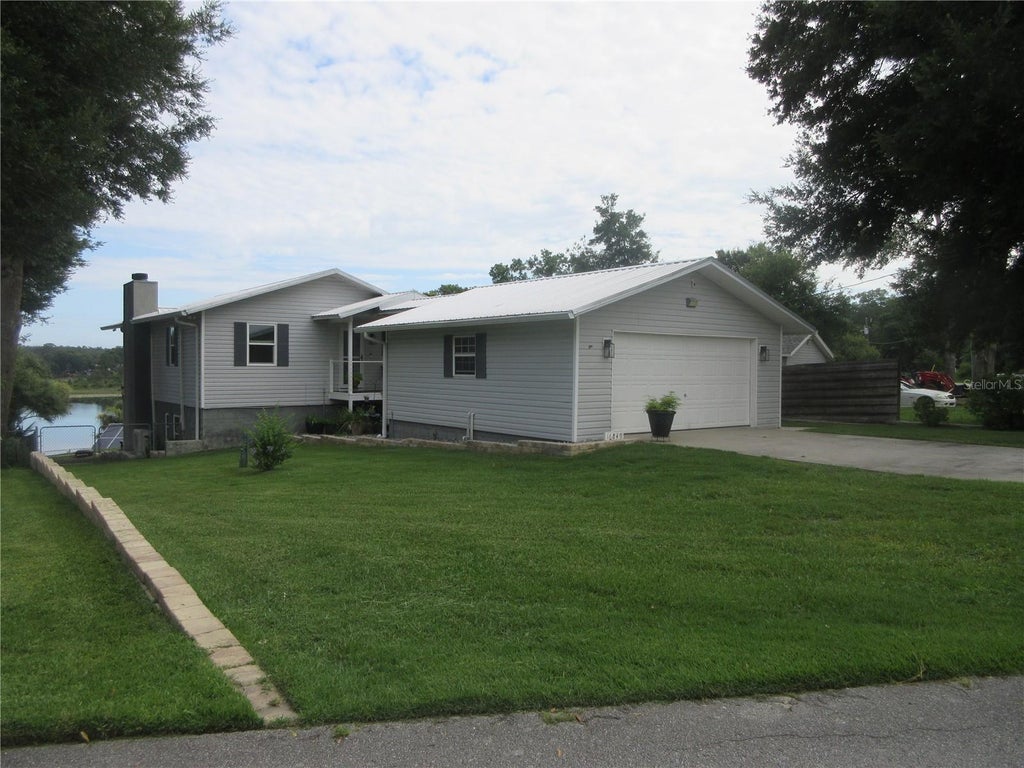 Photo of 16849 SE 59th Place, Ocklawaha, FL 32179 (MLS # OM726650)