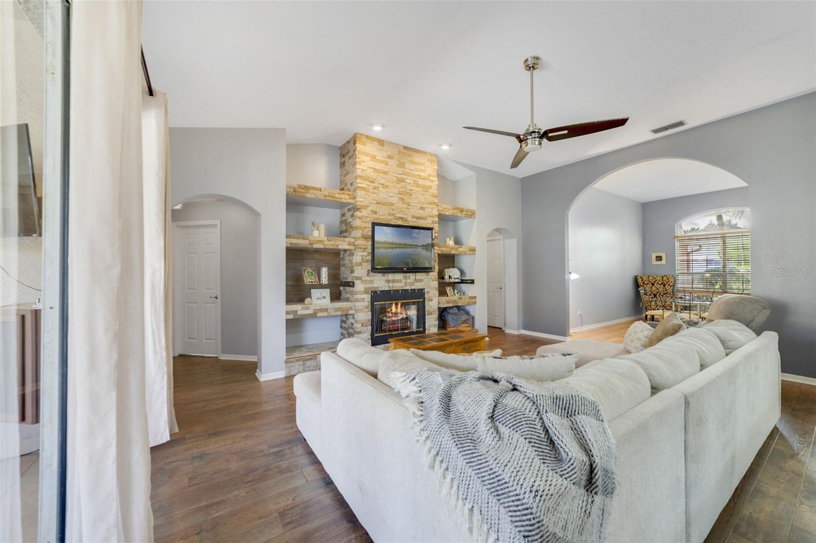 14301 ROXSHIRE DRIVE