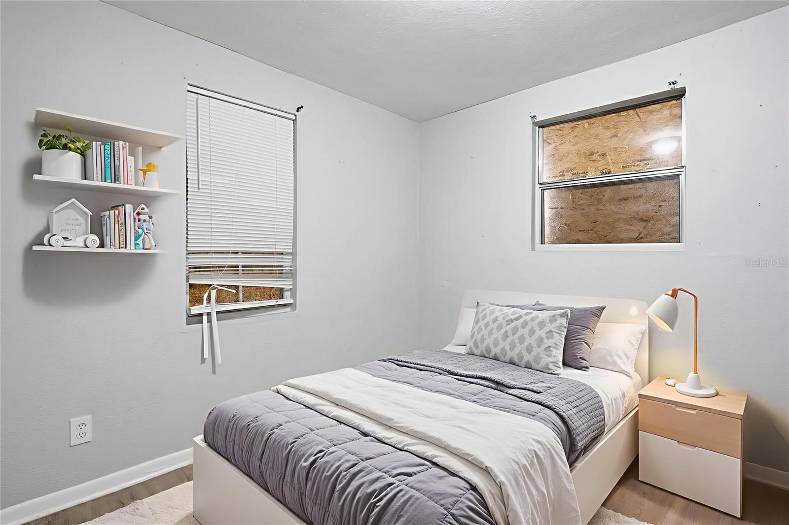 1905 E ANNONA AVENUE