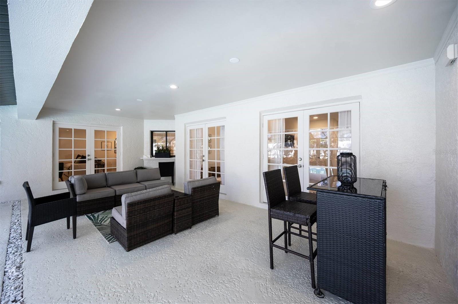 CARROLLWOOD VILLAGE - Residential