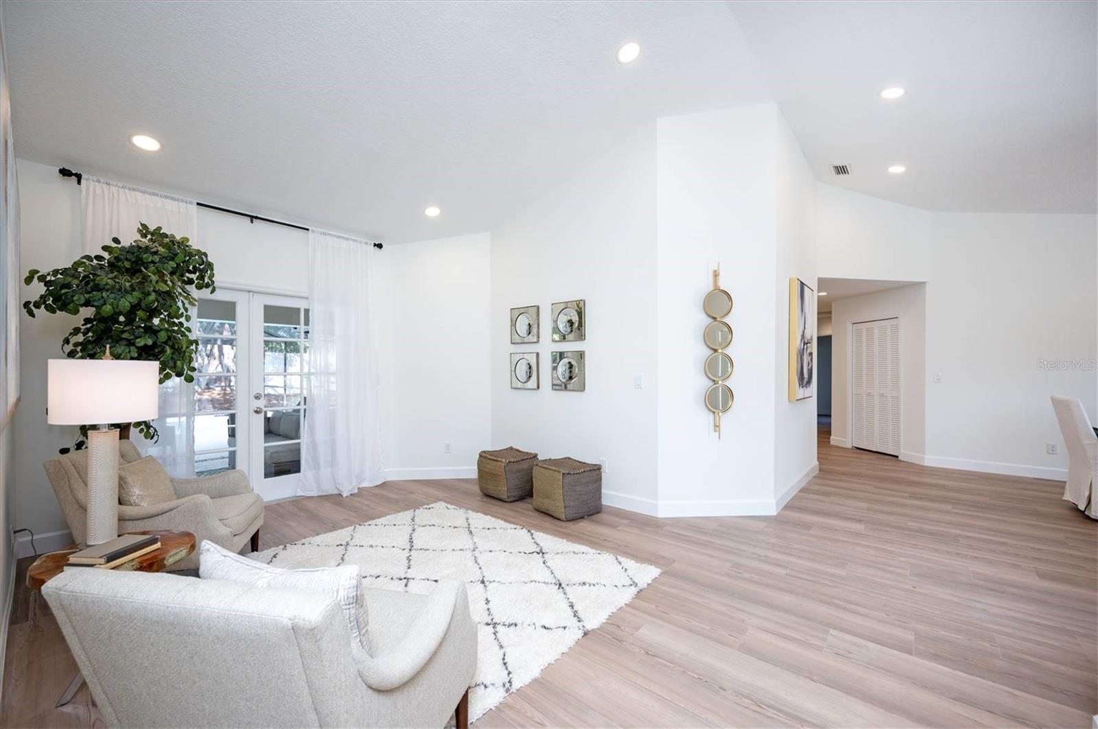 CARROLLWOOD VILLAGE - Residential