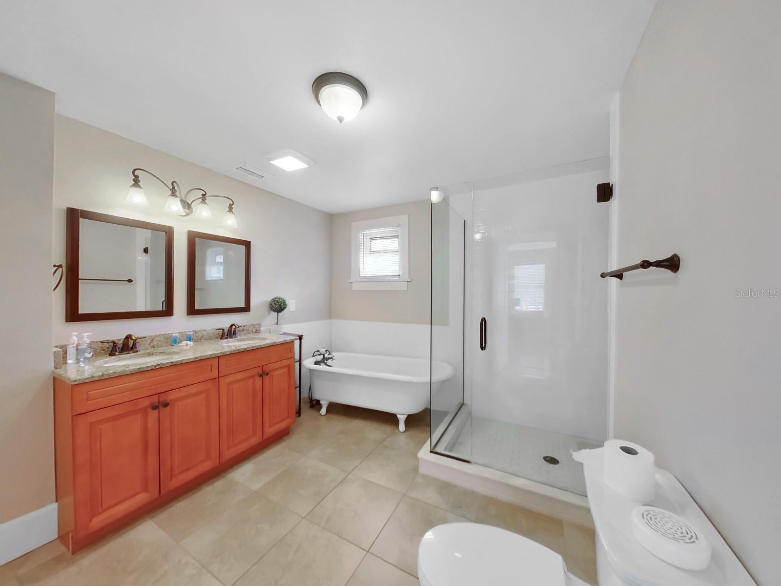 GLOVERS THOS - Residential Lease