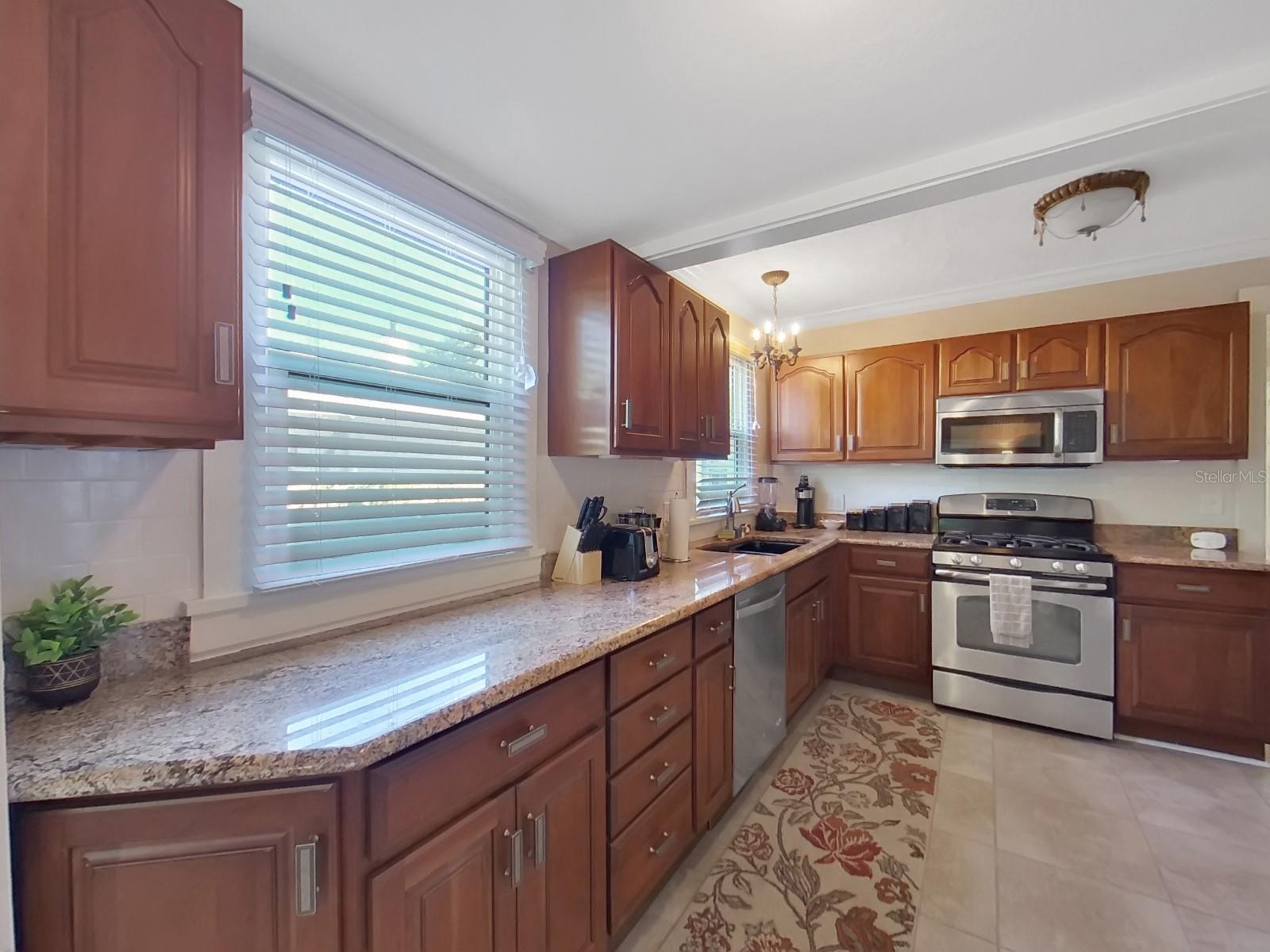 GLOVERS THOS - Residential Lease