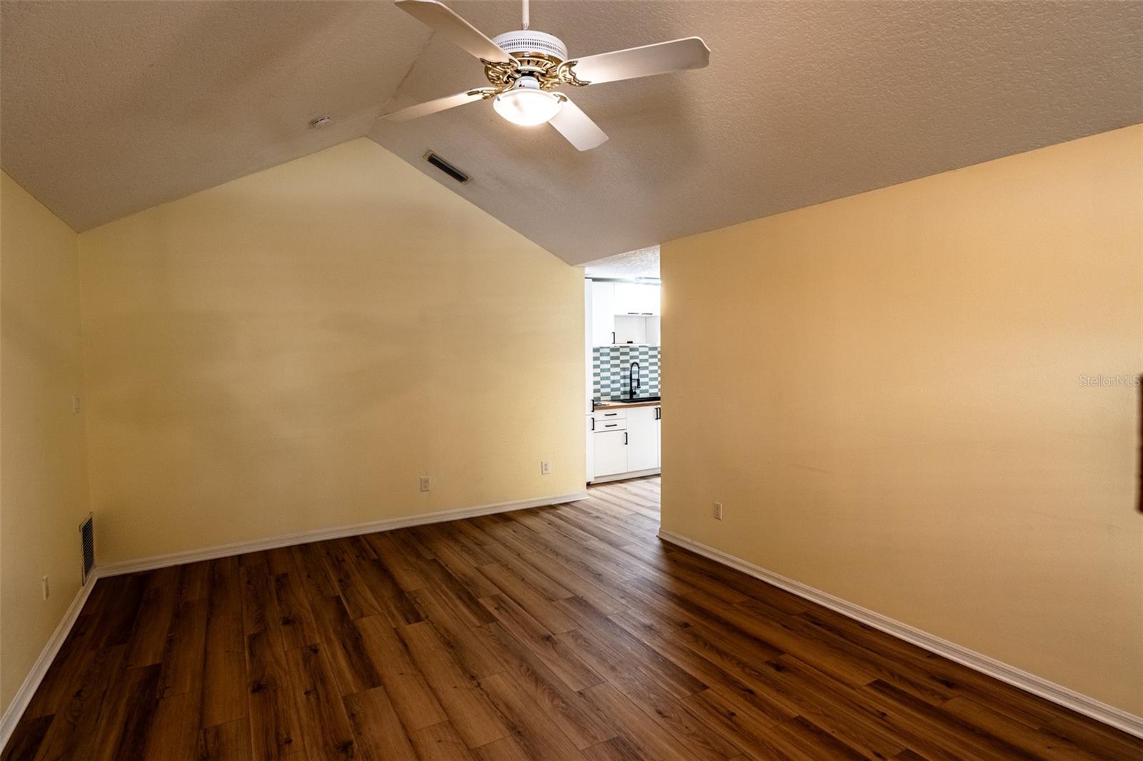 ALTAMONTE OAKS - Residential