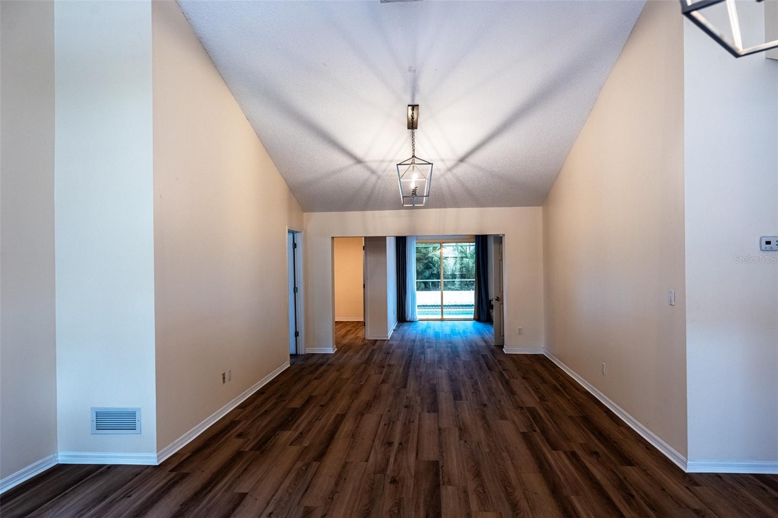 ALTAMONTE OAKS - Residential