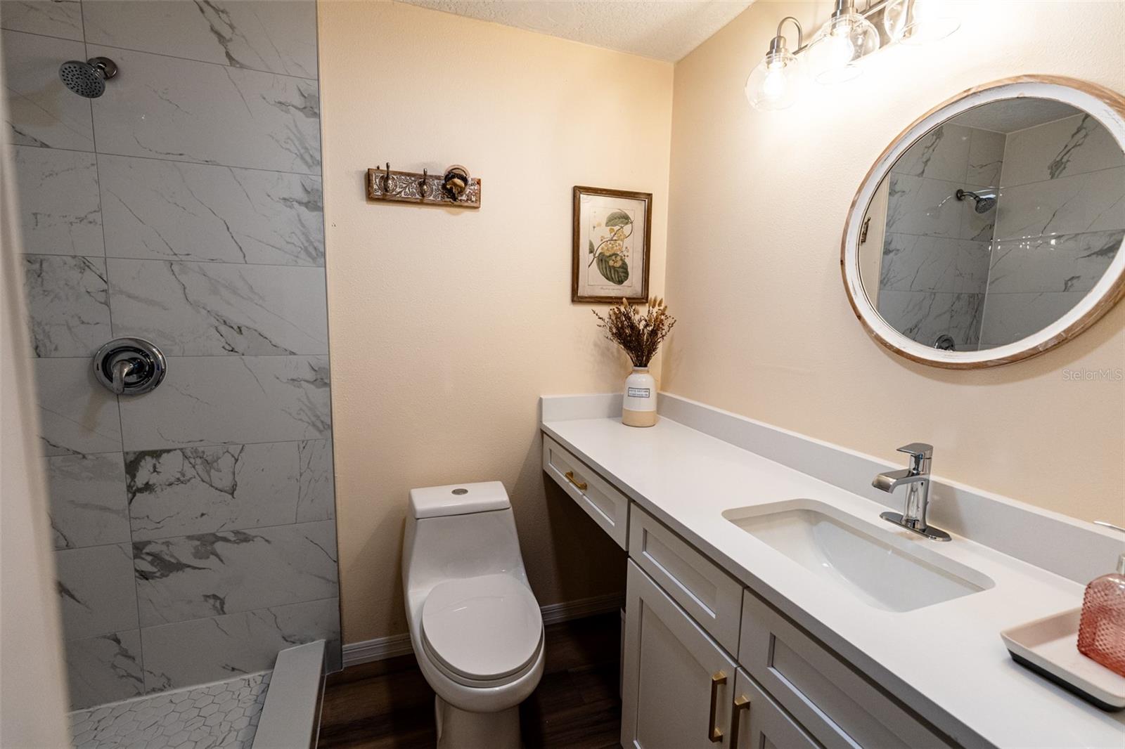 ALTAMONTE OAKS - Residential