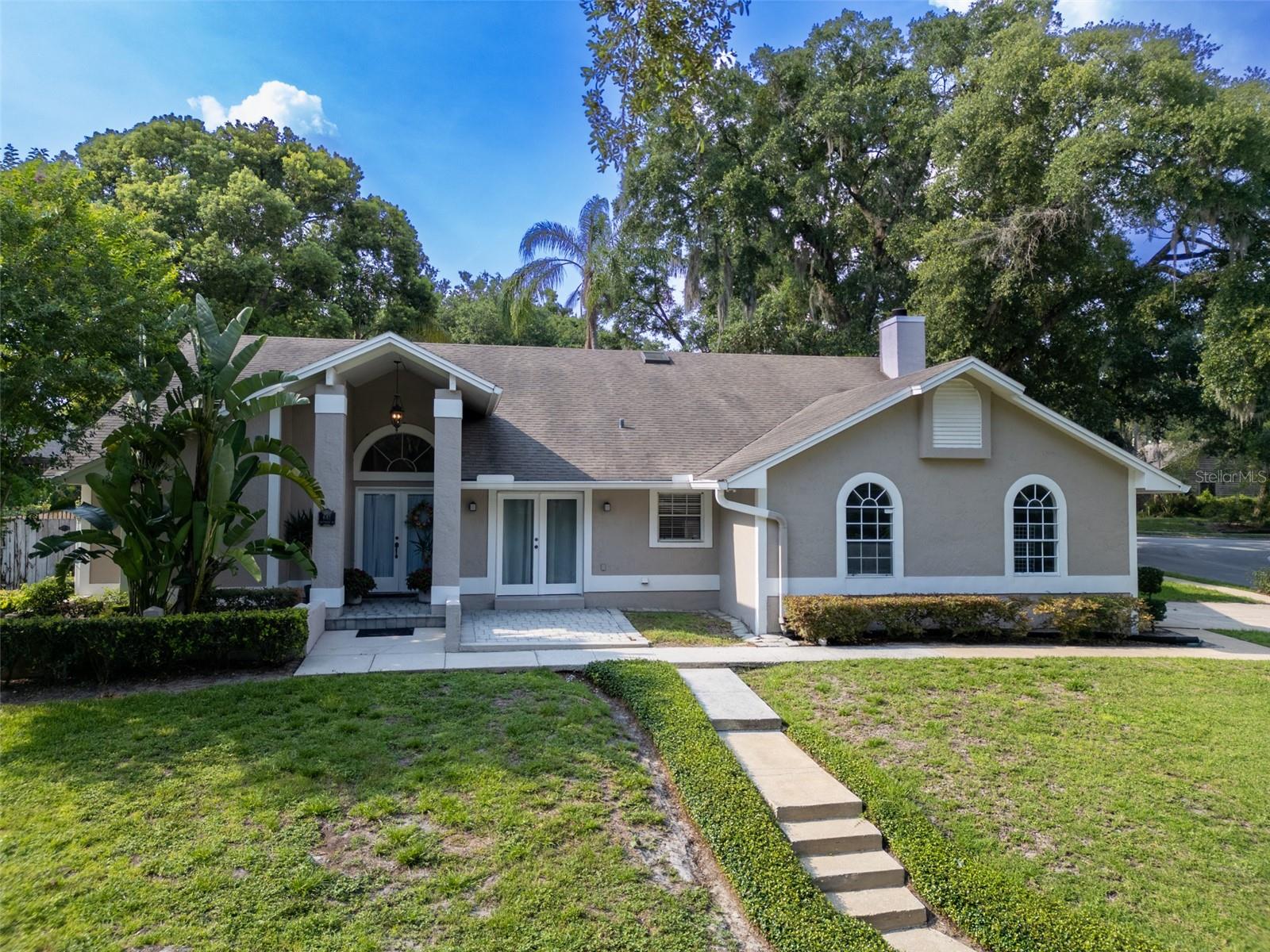 ALTAMONTE OAKS - Residential