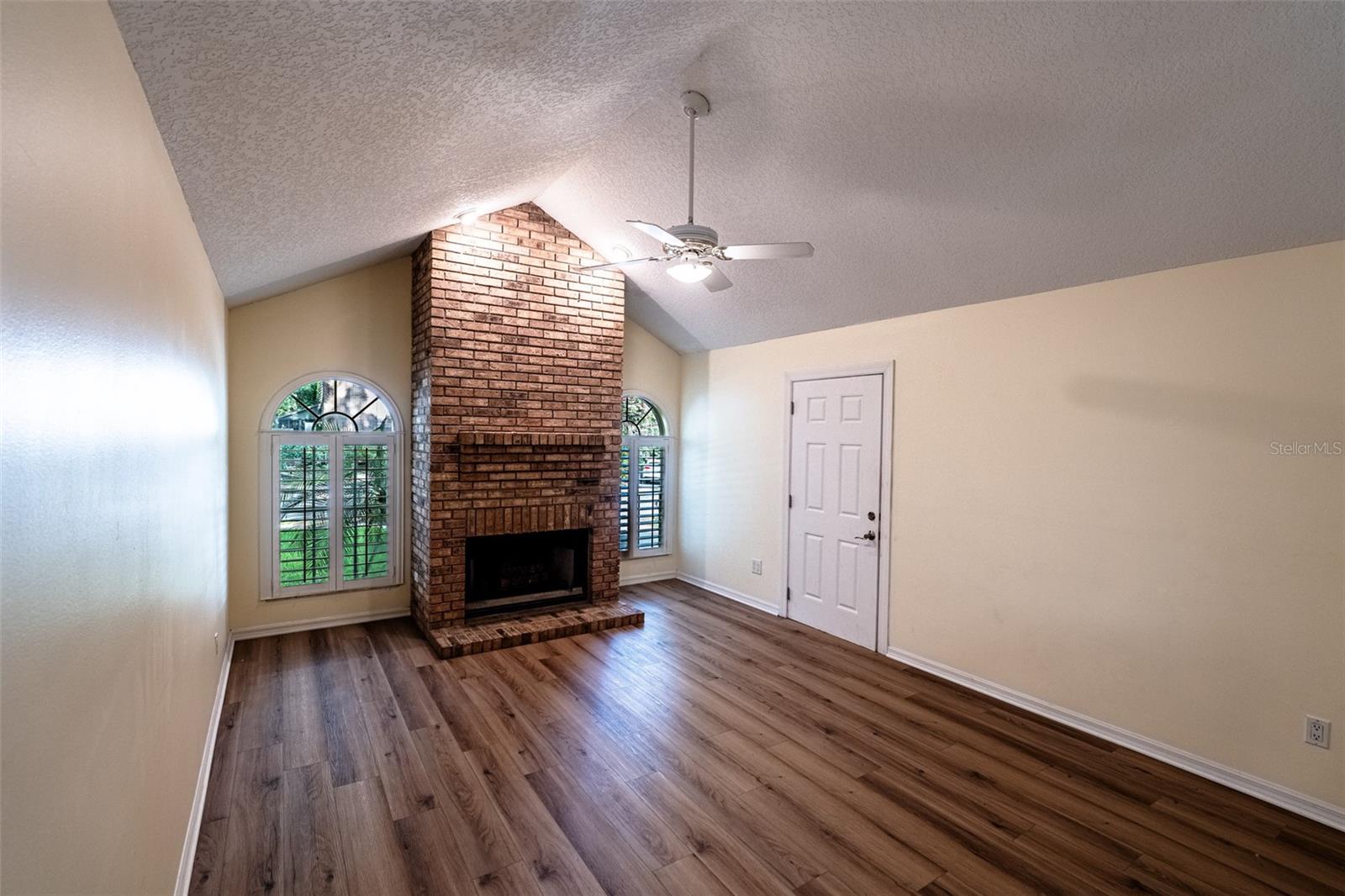 ALTAMONTE OAKS - Residential