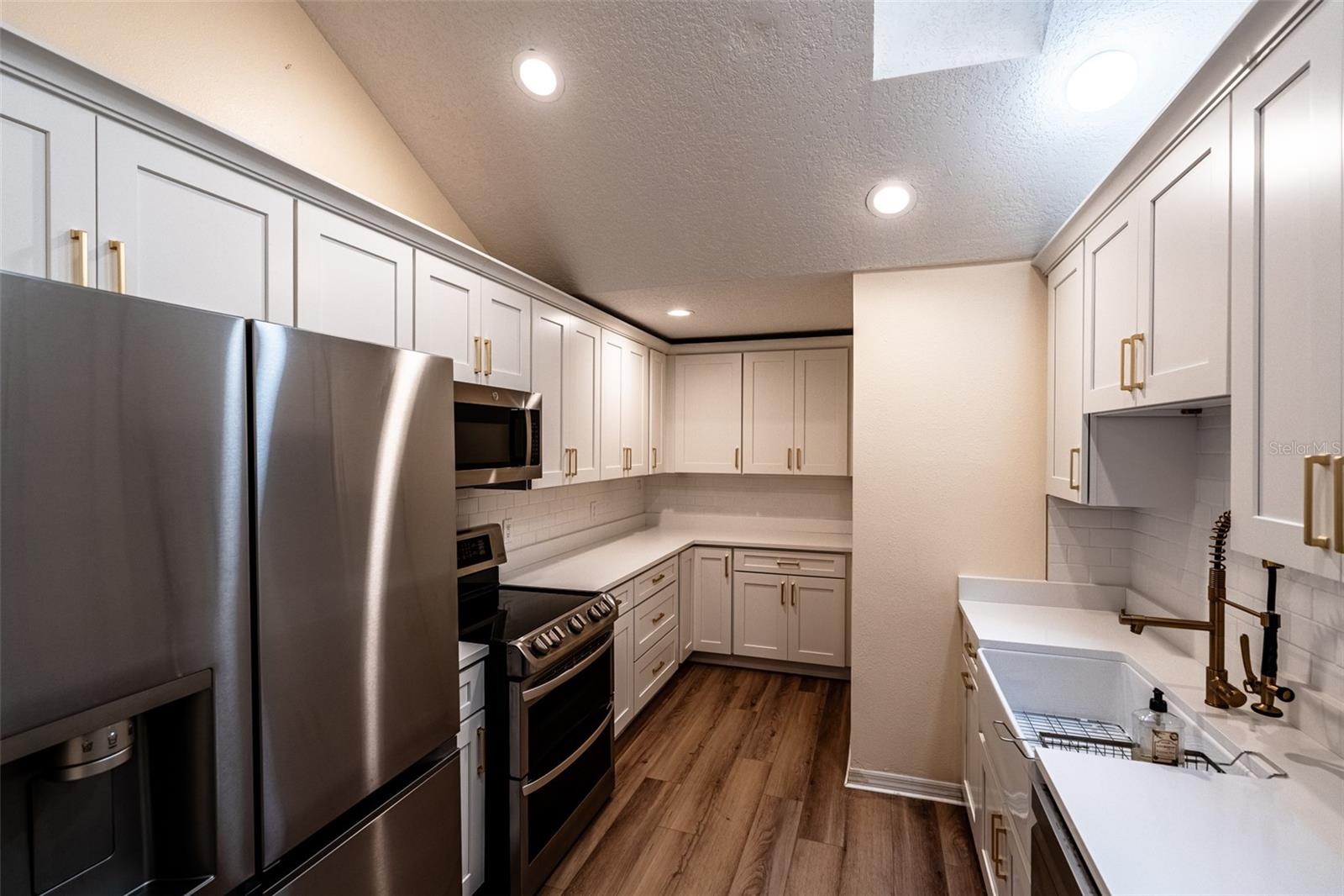 ALTAMONTE OAKS - Residential