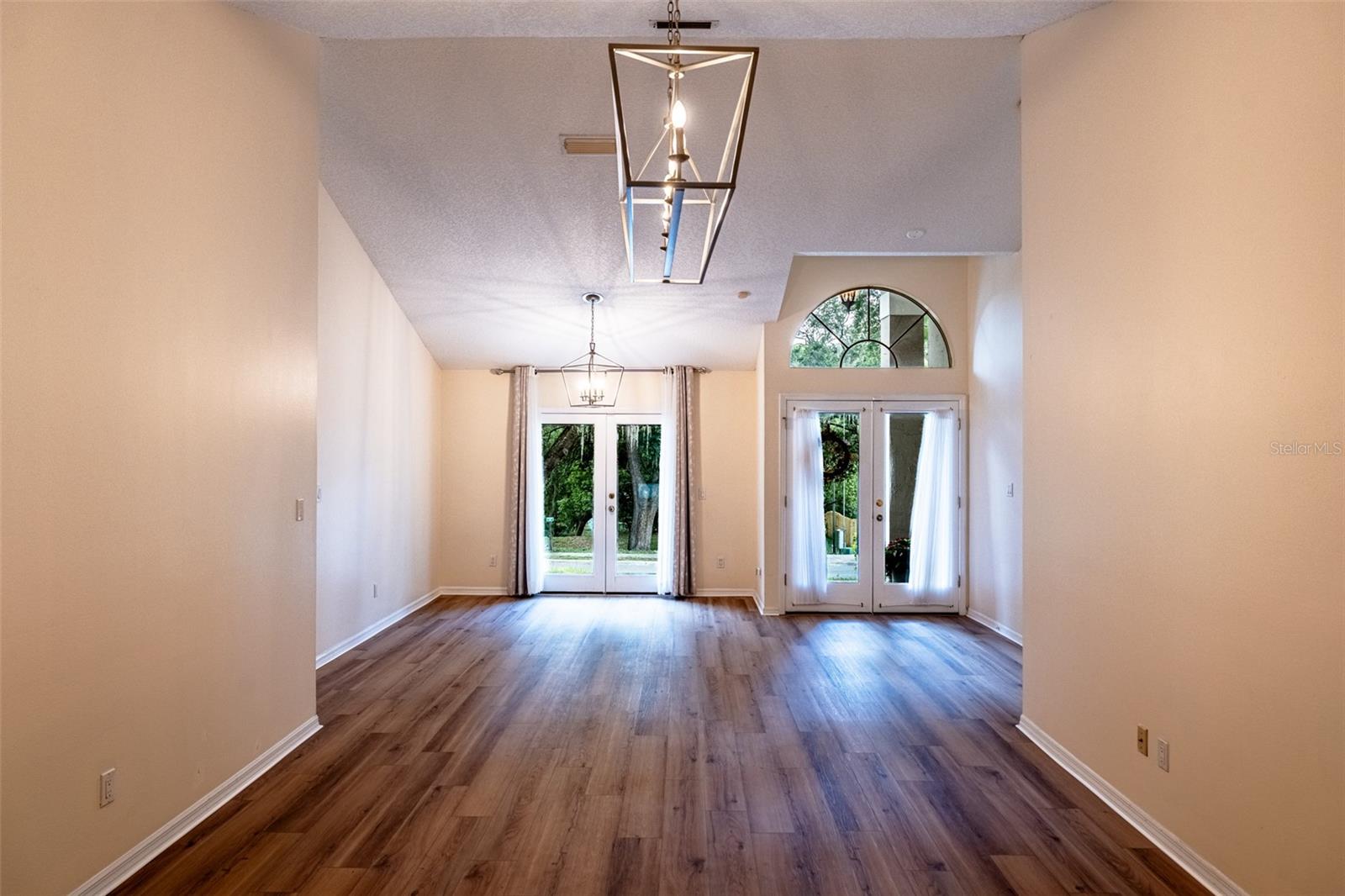 ALTAMONTE OAKS - Residential