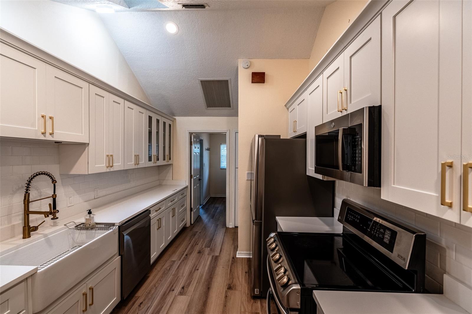 ALTAMONTE OAKS - Residential