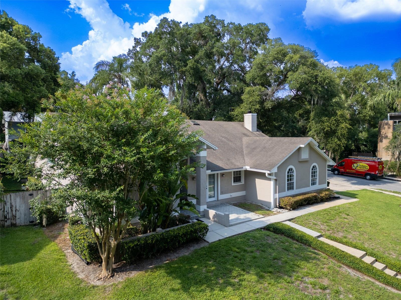 ALTAMONTE OAKS - Residential