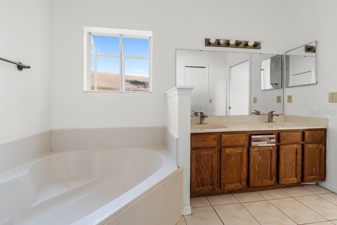 SILVER ROSE PH 02 - Residential