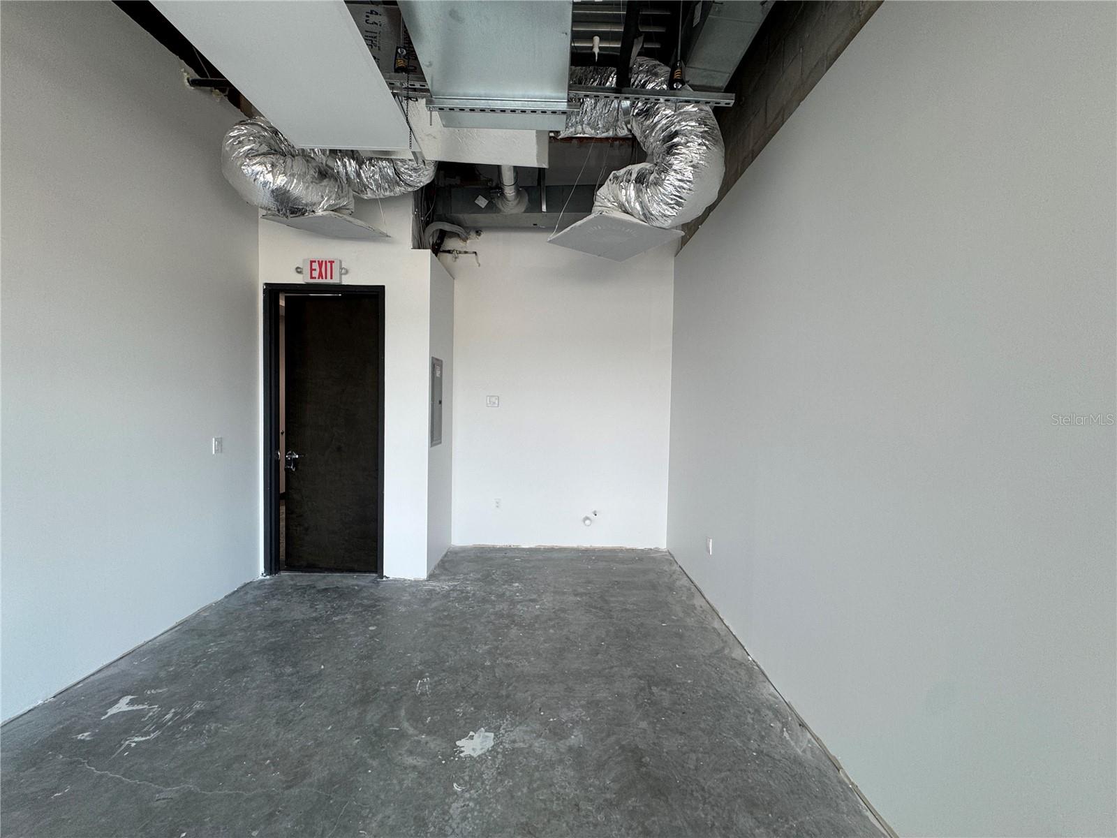 VILLAGE/HUNTERS CRK BLDG O - Commercial Lease