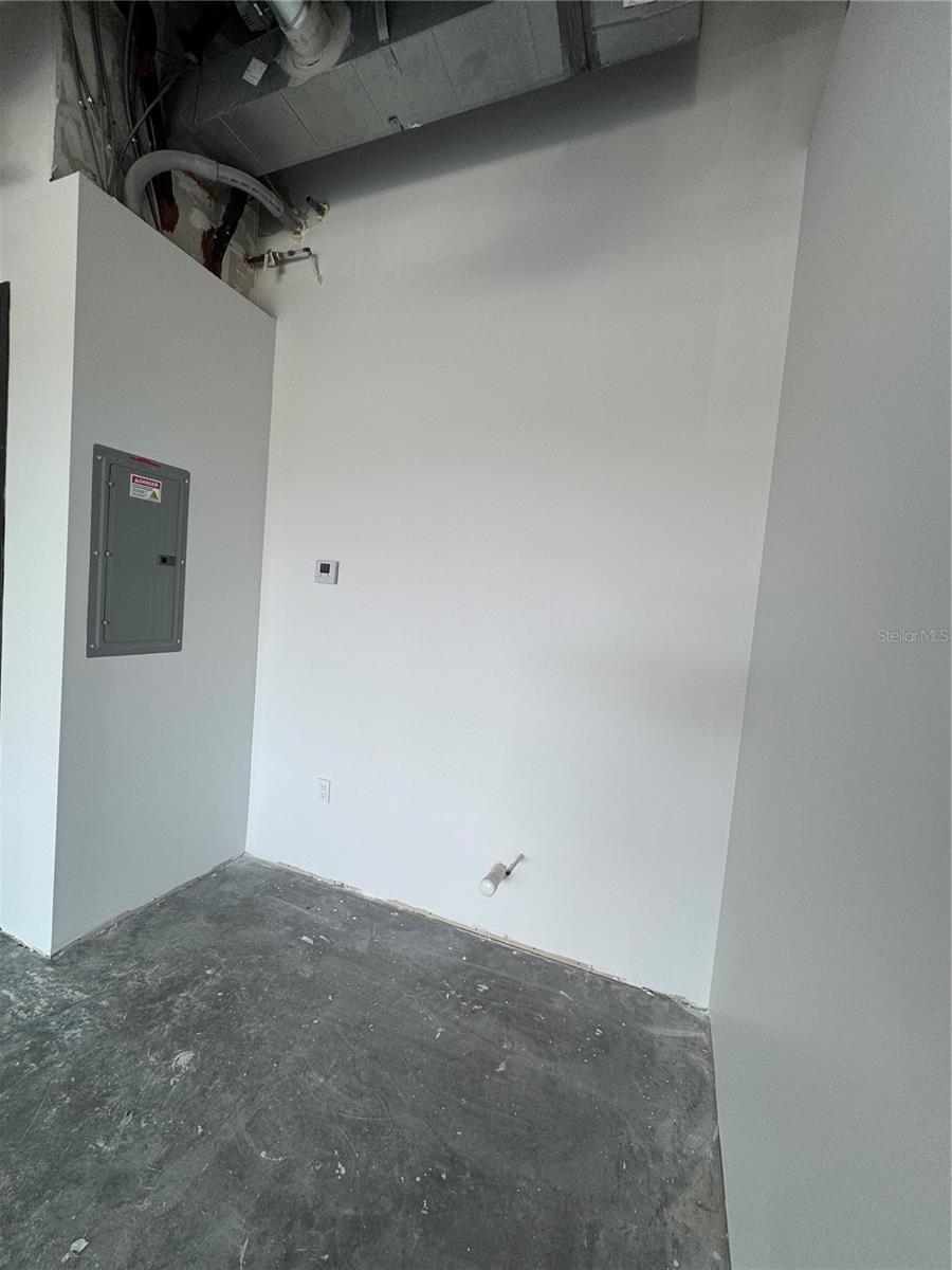 VILLAGE/HUNTERS CRK BLDG O - Commercial Lease