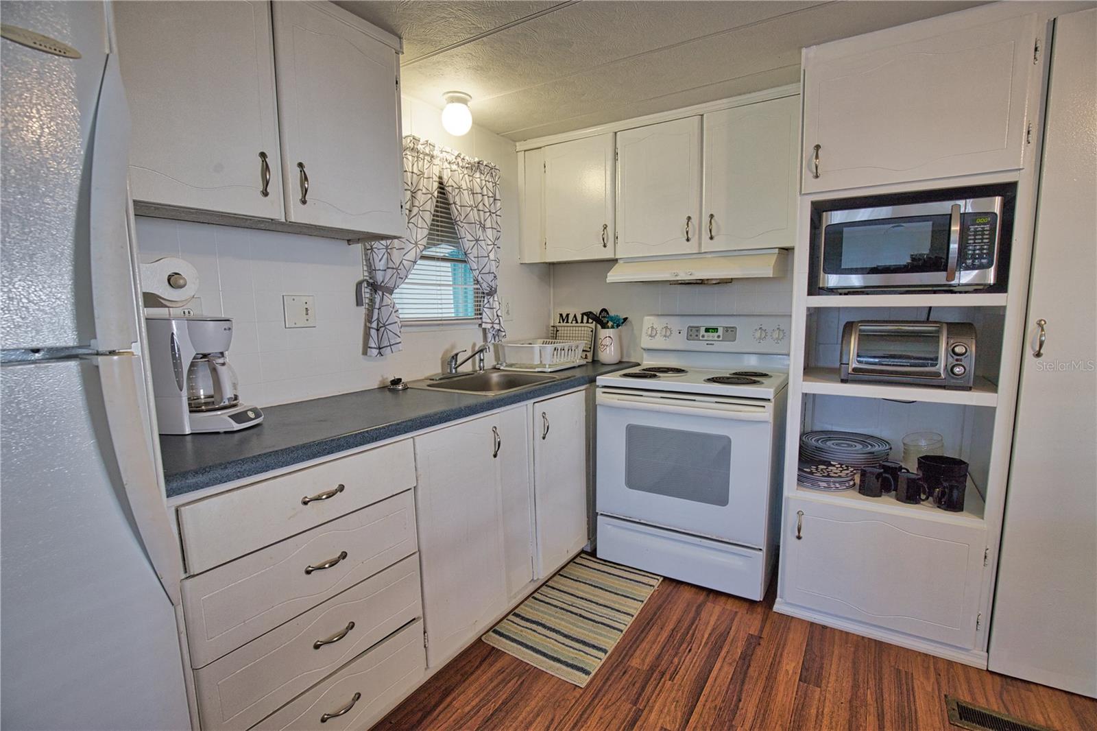 1800 ENGLEWOOD ROAD 76