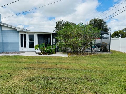 A home in LAKELAND