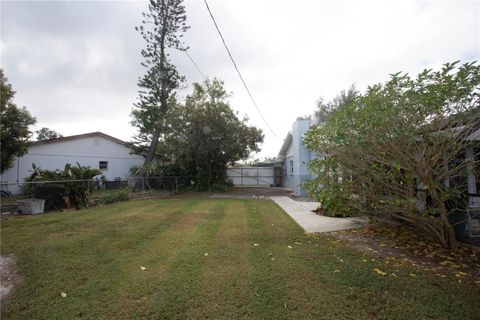 A home in LAKELAND