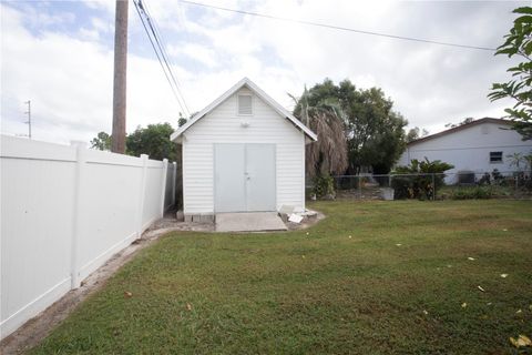 A home in LAKELAND