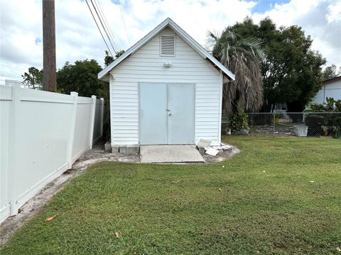 A home in LAKELAND