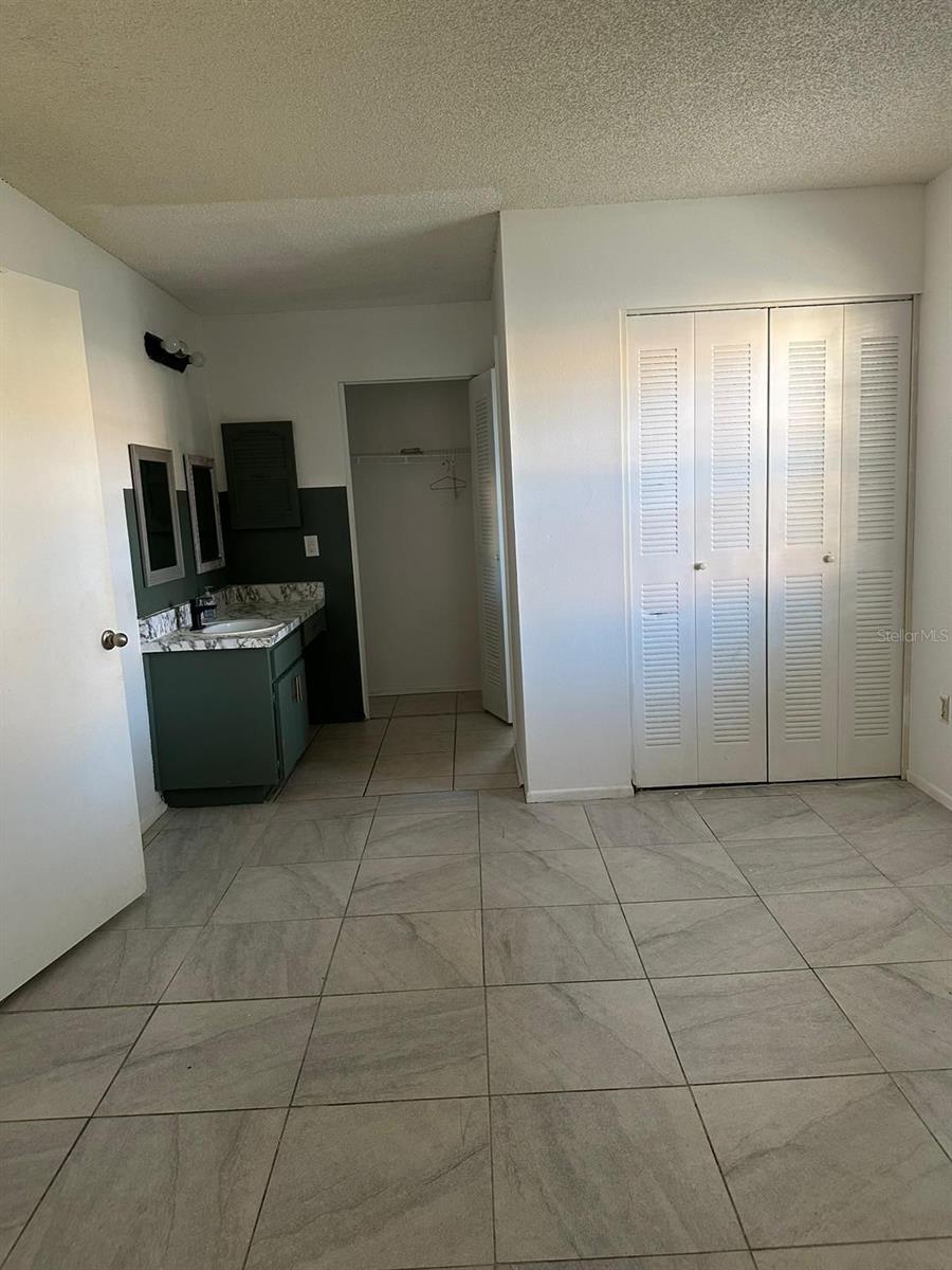 PLAZA RDG - Residential Lease