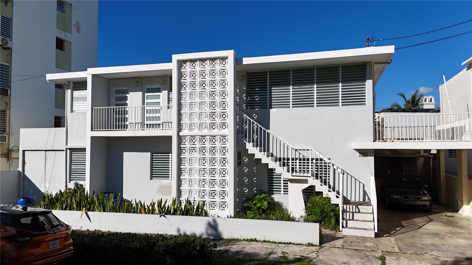 2052 ITALIA STREET 2052