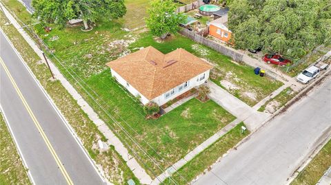 A home in AUBURNDALE