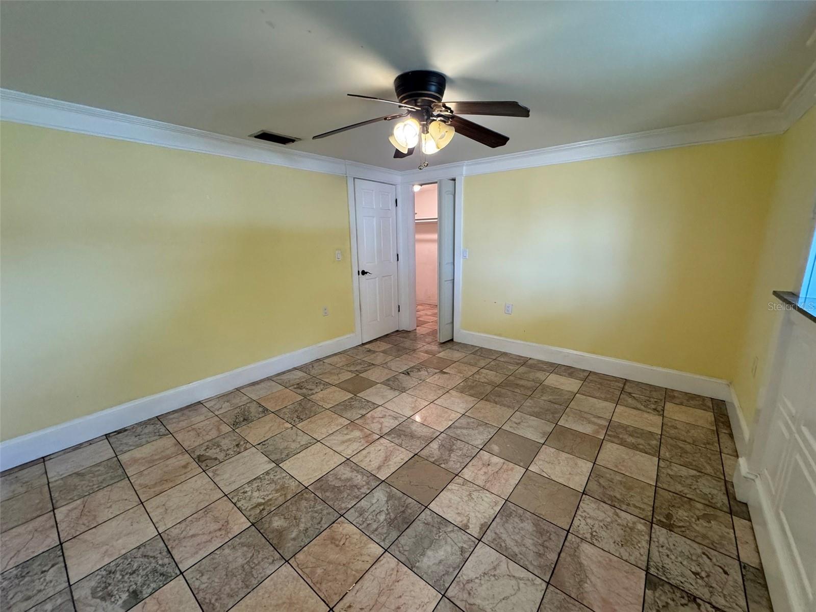 FOREST HILLS - Residential Lease