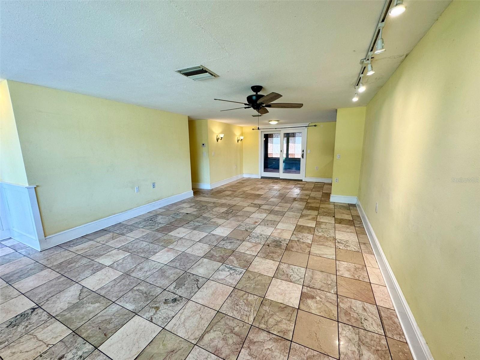 FOREST HILLS - Residential Lease