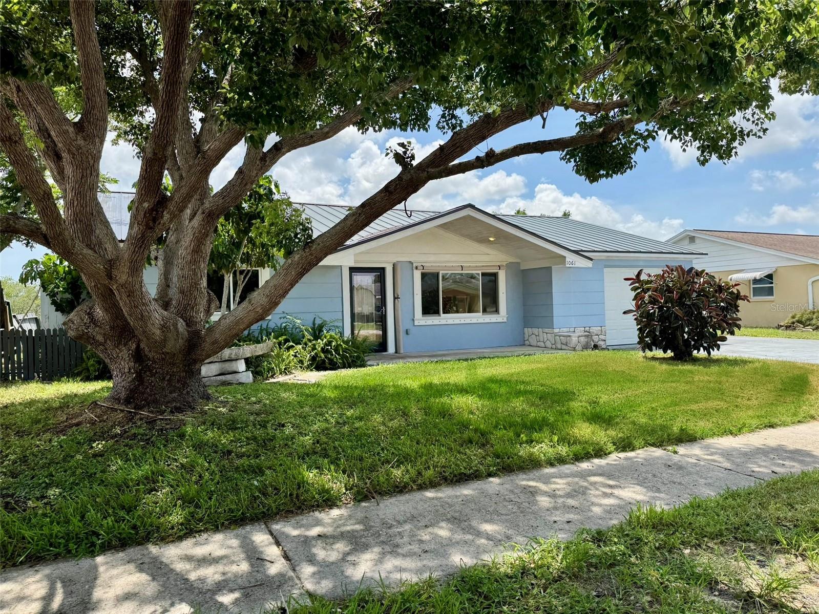 FOREST HILLS - Residential Lease