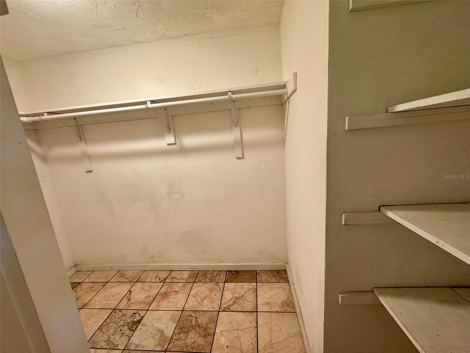 FOREST HILLS - Residential Lease