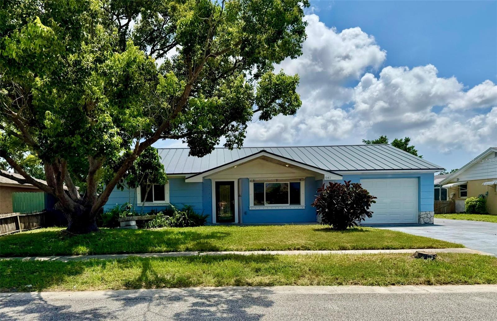 FOREST HILLS - Residential Lease