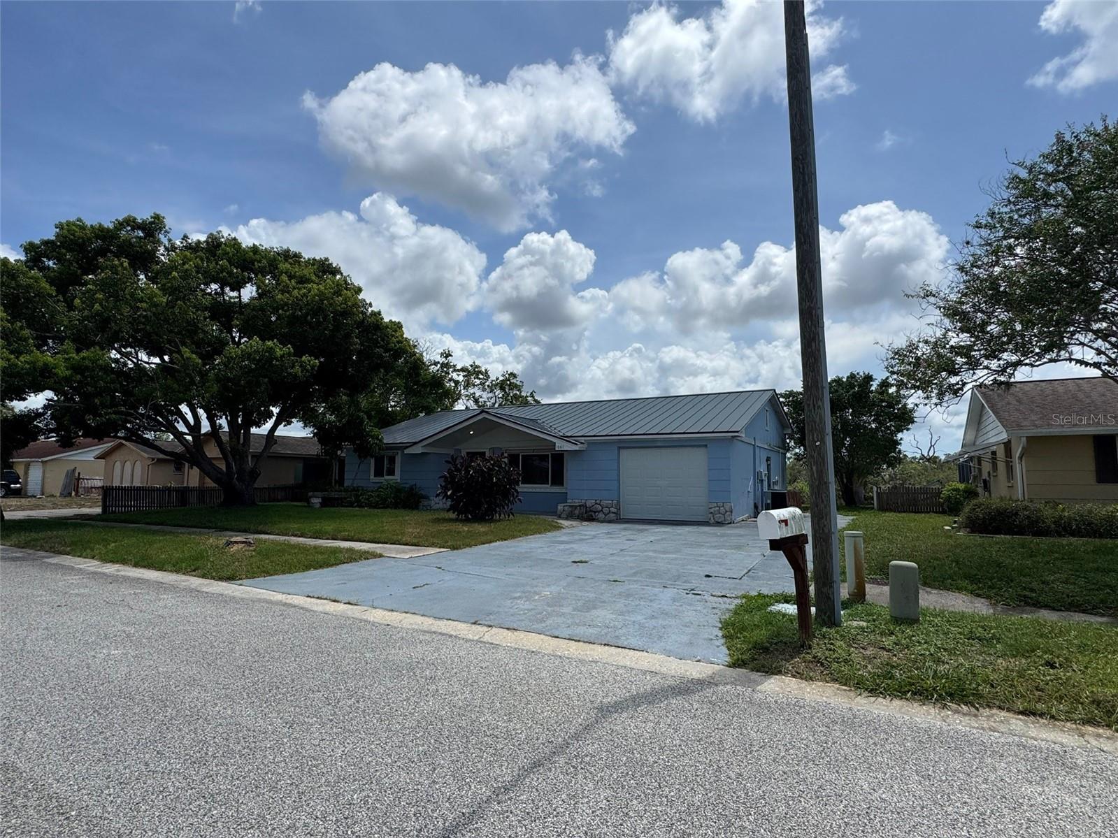 FOREST HILLS - Residential Lease